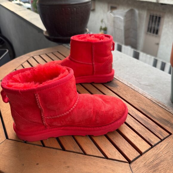 UGG Kids Suede & Sheepskin Booties Size 1 - Picture 3 of 6